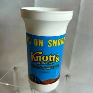 Peanut Snoopy Knotts Berry Farm‎ 6” plastic cup